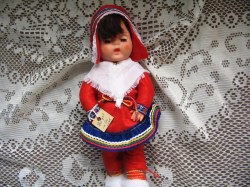 11''  SWEET  BRUNETTE ORIGINAL LAPLANDER FINNISH DOLL, RED FELT OUTFIT